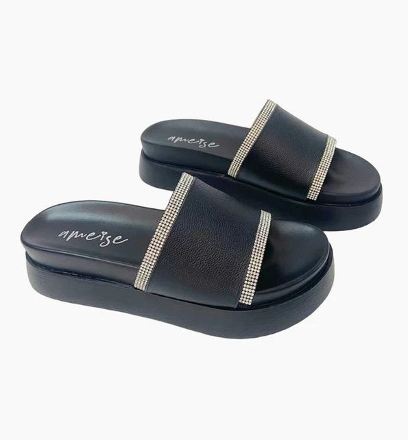 Ameis-Jenner-Slides-Black